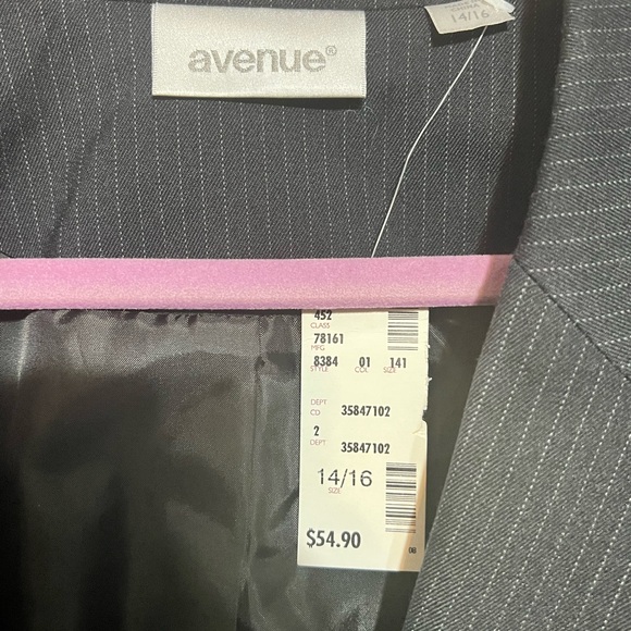 Vintage Avenue  Woman’s Pinstripe Blazer and Pants Set size 16 - Picture 4 of 11
